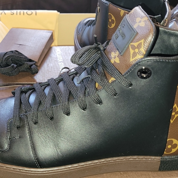 Loius Vuttion Sneakers - Picture 9 of 11